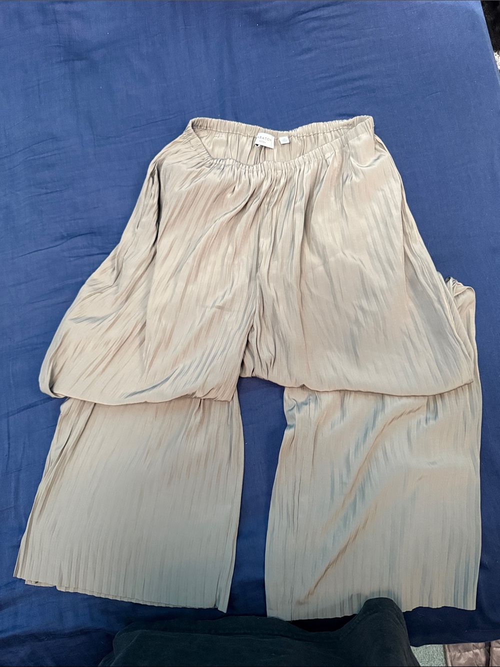 Babaton Gray Pleated Elastic-Waist Skirt